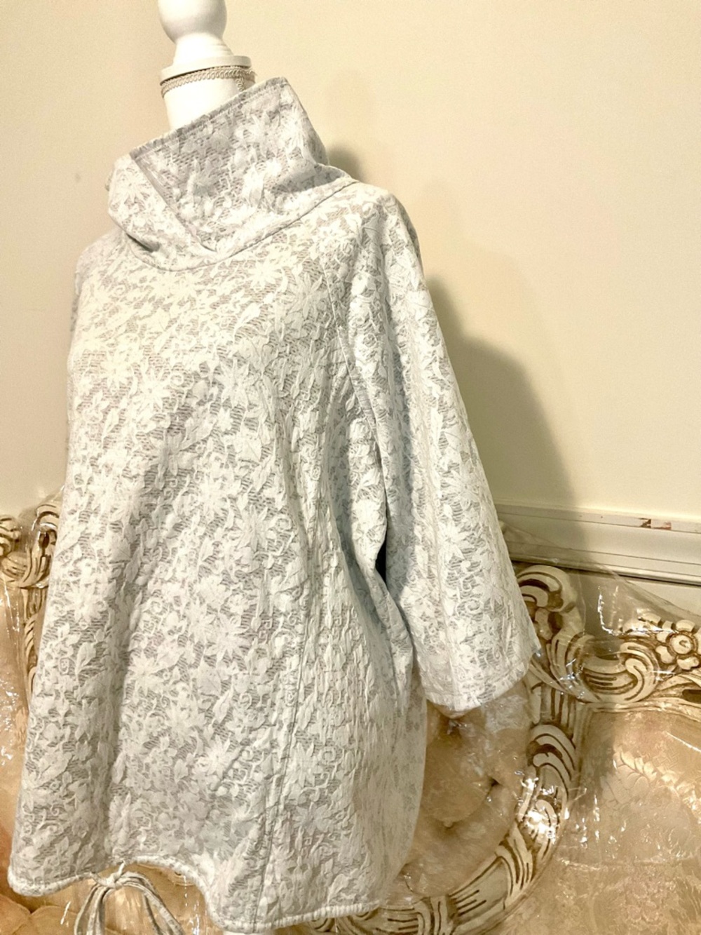 Chaus White Lace Top with Black Striped Lining - Picture 3 of 6